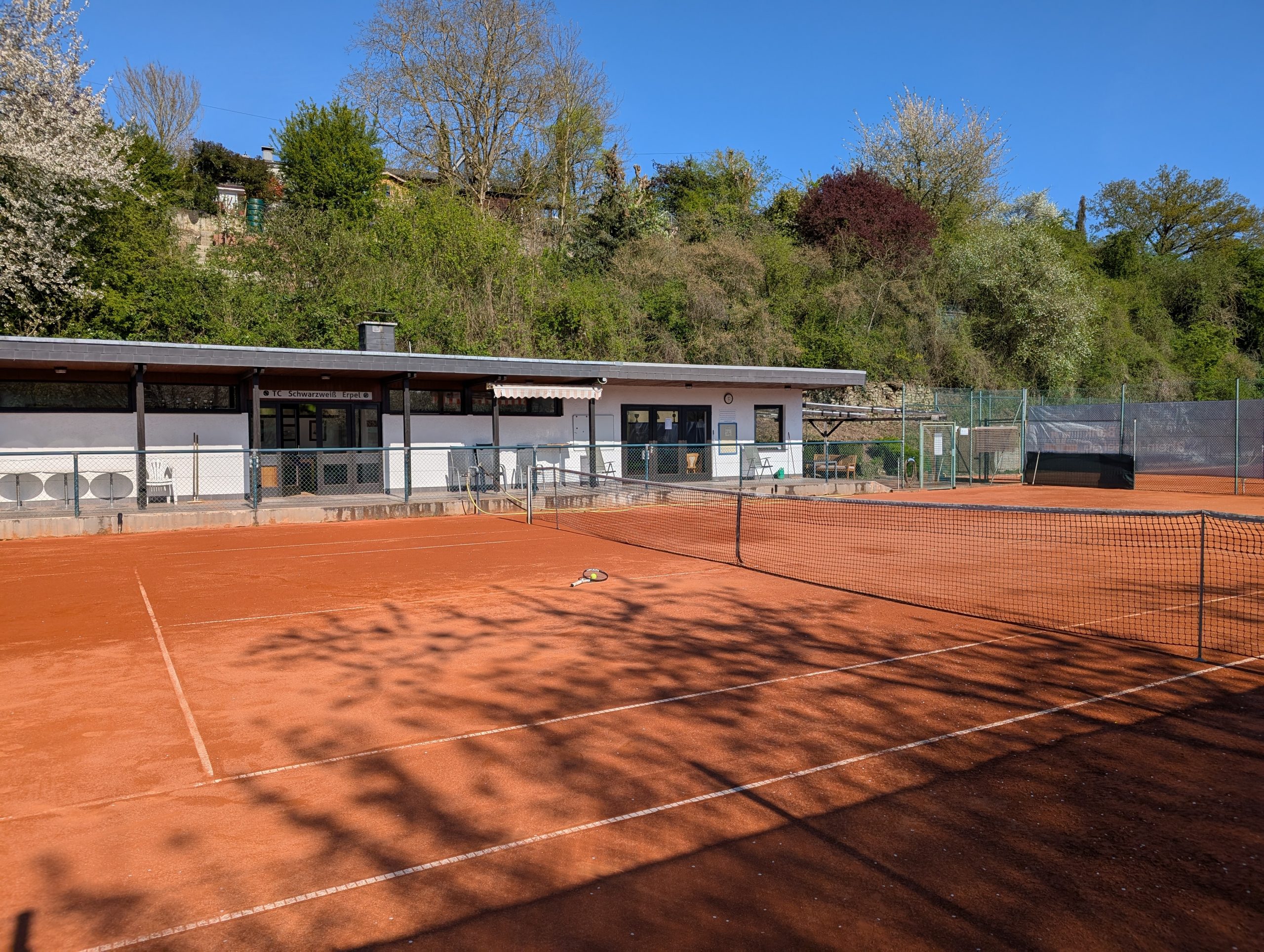 Es kann wieder Tennis gespielt werden!